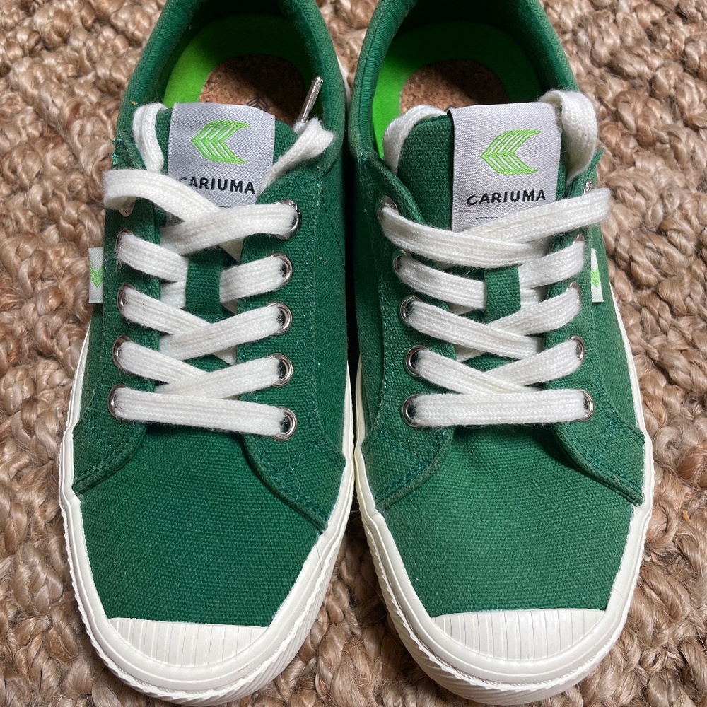 Cariuma casual sneakers